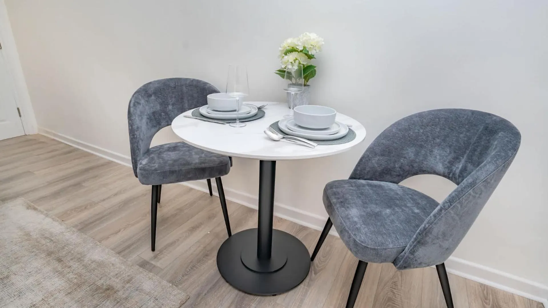 Fabulous 1 Bedroom Apartment In Cheltenham Centre