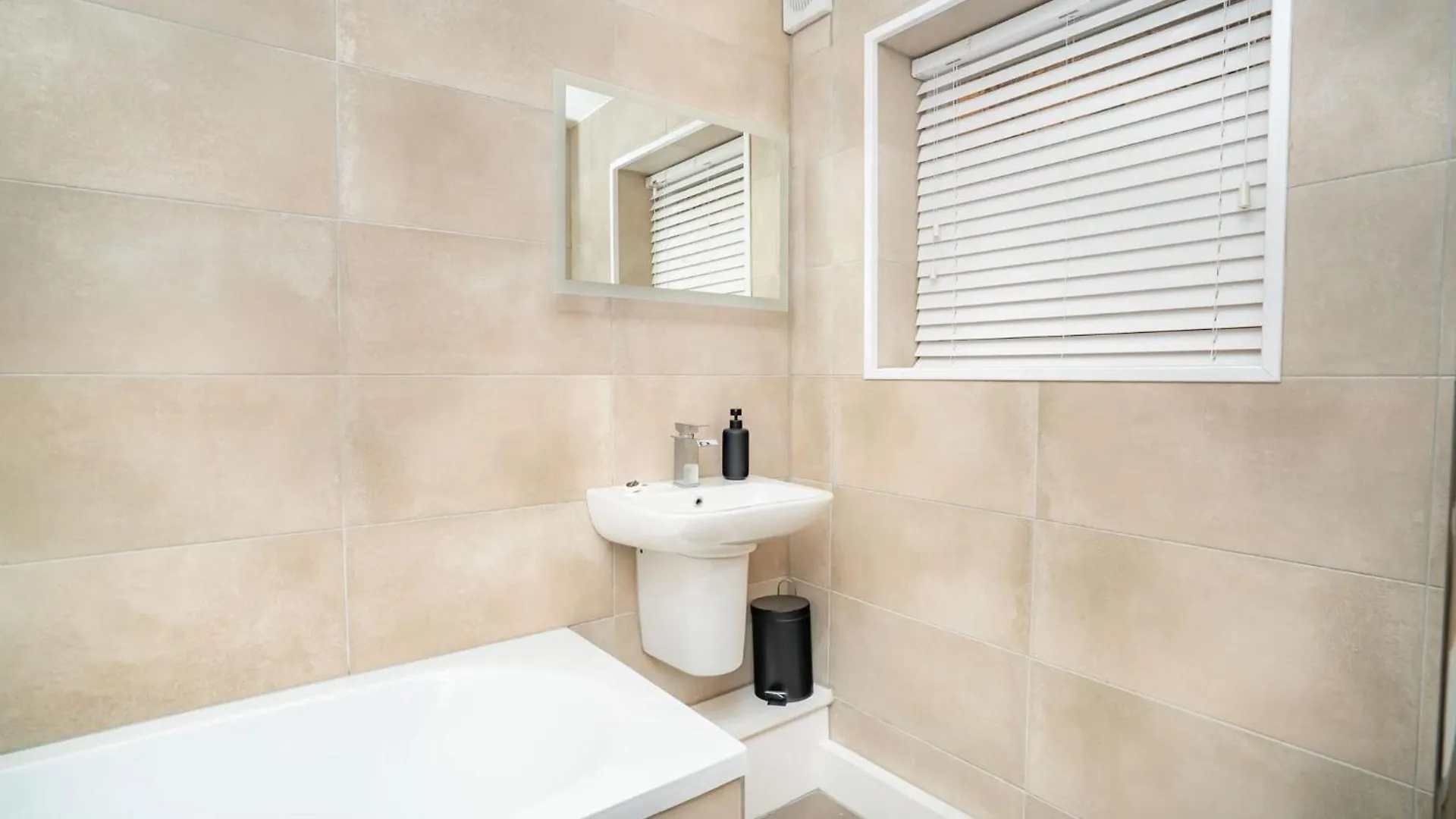 Fabulous 1 Bedroom Apartment In Cheltenham Centre