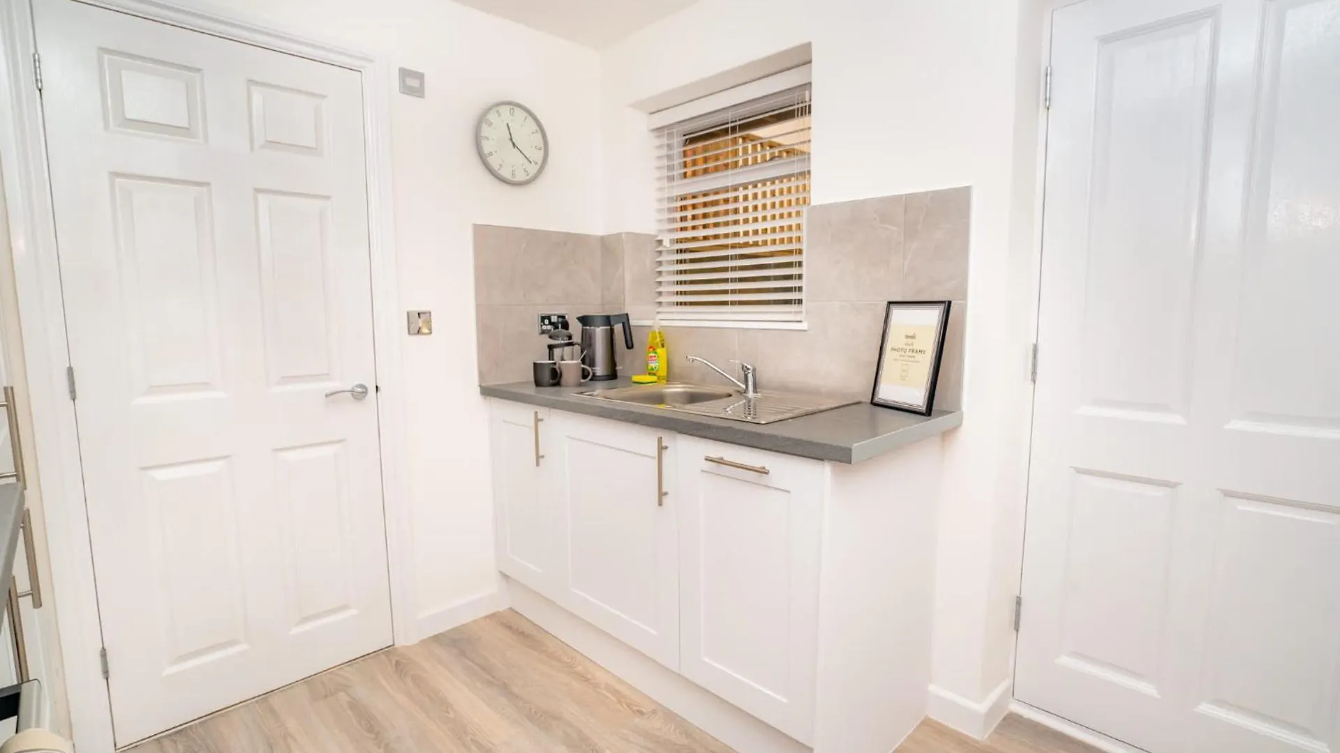 Fabulous 1 Bedroom Apartment In Cheltenham Centre 0*,